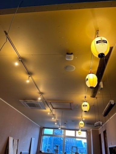 店舗用照明器具　ショップライン　2m以上が9本