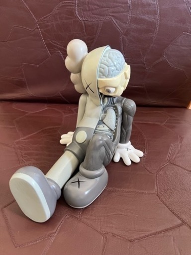 MEDICOM TOY (メディコムトイ) ×KAWS COMPANION Resting Place Vinyl Figure