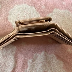 ☆決定　ベージュ　合成皮革　財布の画像