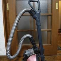 東芝のサイクロン掃除機です。