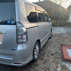 もう少し乗れます。23年式3月登録車！受付終了、取引が決まりました。トヨタ　ヴォクシー 70ZSの画像