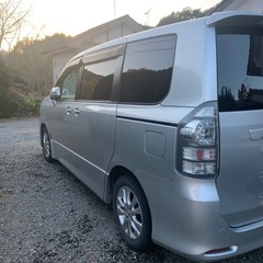 もう少し乗れます。23年式3月登録車！受付終了、取引が決まりました。トヨタ　ヴォクシー 70ZSの画像