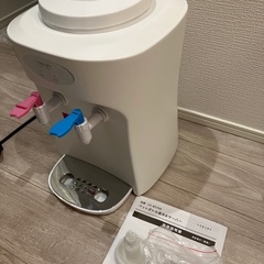 VERSOS ベルソス　ペットボトル温冷水サーバーの画像