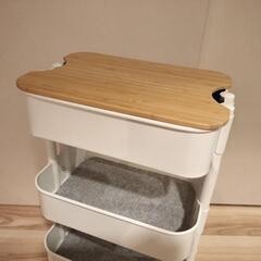 IKEA キャスター付きワゴン（テーブル）の画像