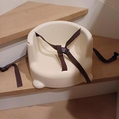 キッズチェア　ベルト、テーブル付きの画像