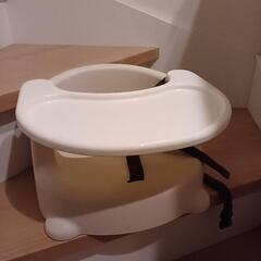 キッズチェア　ベルト、テーブル付きの画像