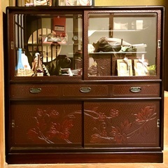 ★ 飾り戸棚　箪笥　収納家具　(鎌倉彫風)
