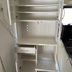 食器棚の画像