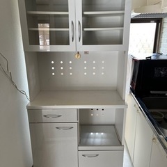 食器棚の画像