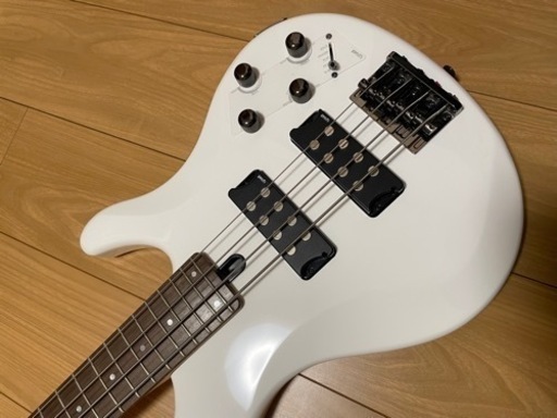 YAMAHA エレキ　ベース　TRBX 白