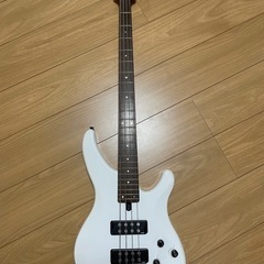 YAMAHA エレキ　ベース　TRBX 白