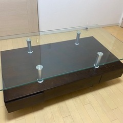 おしゃれなガラスのテーブル