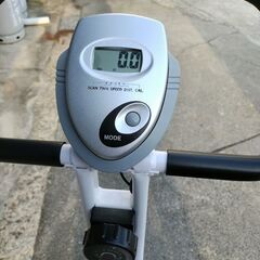 折りたたみ式フィットネスバイクの画像
