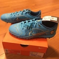【新品未使用】NIKE サッカー　トレーニングシューズ　24cmの画像