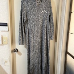 フード付きロングワンピース