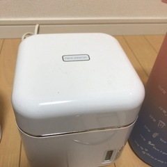 キッチン用品　シェイカー　水筒　美顔器　調味料入れ　早めの連絡の方優先の画像