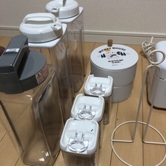 キッチン用品　シェイカー　水筒　美顔器　調味料入れ　早めの連絡の方優先の画像