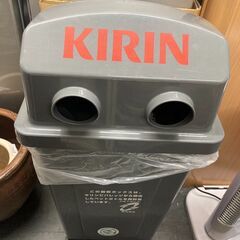 ☆中古￥500！【処分価格！】業務用ゴミ箱　家具　自動販売機　幅...