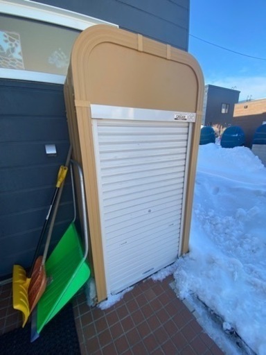 カスケードガレージ物置き