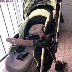 コンビ のベビーカー の画像
