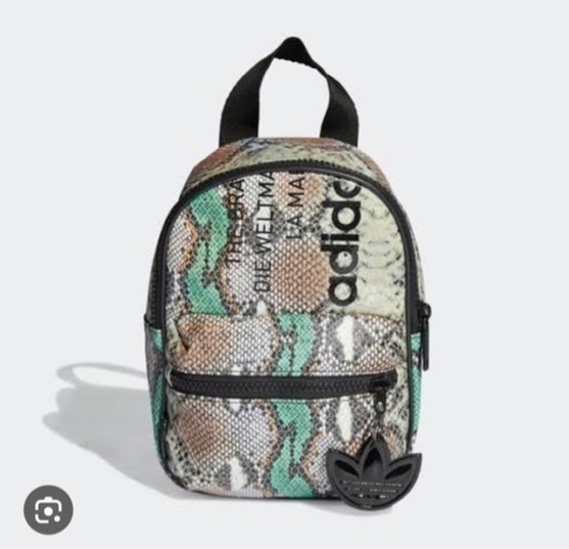 adidas パイソン柄ミニバッグ