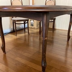 ダイニングテーブルの画像