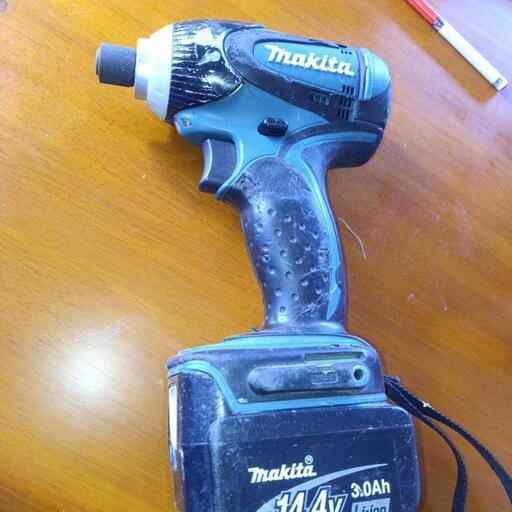 makita　充電式インパクトドライバ　TD130D
