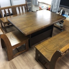 ダイニングテーブル、ベンチセットの画像