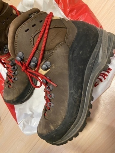 AKU 石井スポーツ　登山靴　サイズ24.5