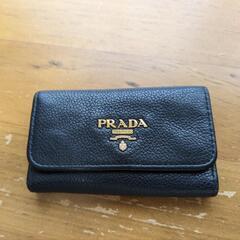 PRADAのキーケースを無料で。