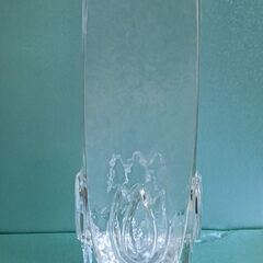ガラスの花瓶 の画像