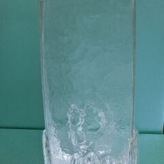 ガラスの花瓶 の画像