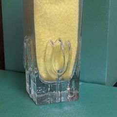ガラスの花瓶 の画像
