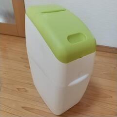 アップリカ おむつ用ゴミ箱の画像