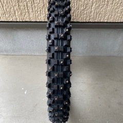 2.50-17ブロックタイヤ1本　スパイクピンの画像