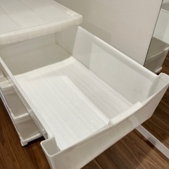 白い収納ケース3段引き出しキャスター付きの画像
