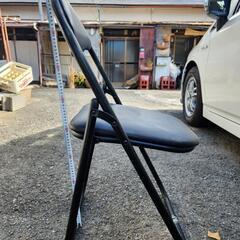折りたたみ椅子の画像