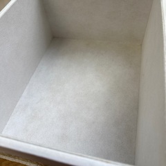 収納ケースとトレイの画像