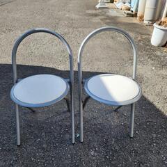 折りたたみ椅子の画像