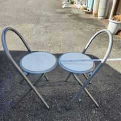 折りたたみ椅子の画像