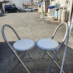 折りたたみ椅子の画像
