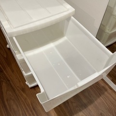 白三段収納ケースキャスターありの画像