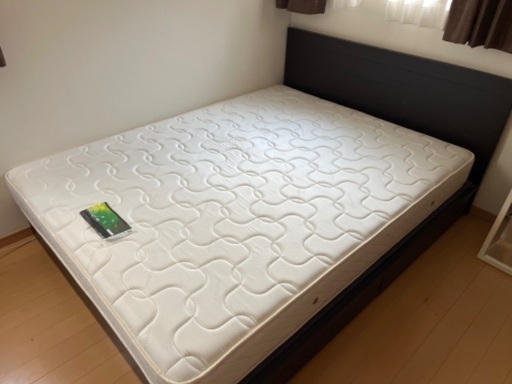 クイーンベッド　　(約)長さ200高さ40幅150