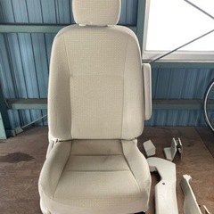 募集中--トヨタ　ポルテ　シート　運転席