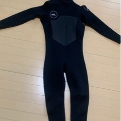 ウェットスーツ　Mサイズ