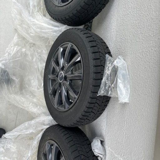 車のパーツ タイヤ、ホイール