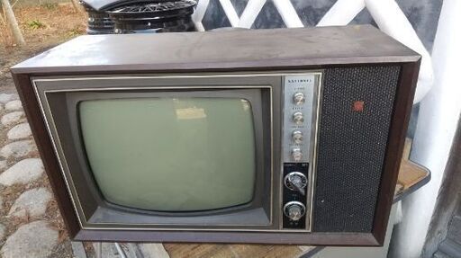 昭和レトロなブラウン管テレビ