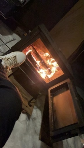 まだまだ使えます薪ストーブ煙突セットバック付きロマンチカル薪ストーブ横出し　ピザオーブン脚長さん付き　キャンプや、家の暖炉に