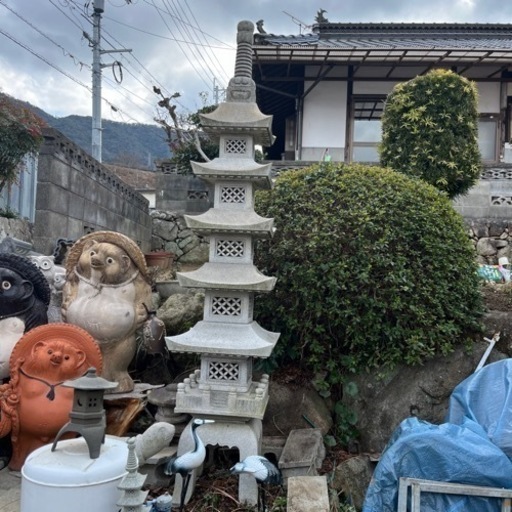 御影石　五重塔