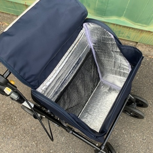 高齢者  保冷バック付きシルバーカー